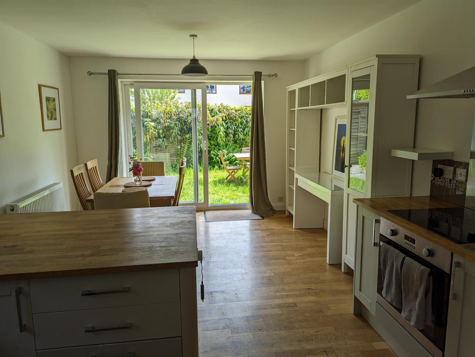 Peaceful Glastonbury Bungalow - Ideally Located 외부 사진