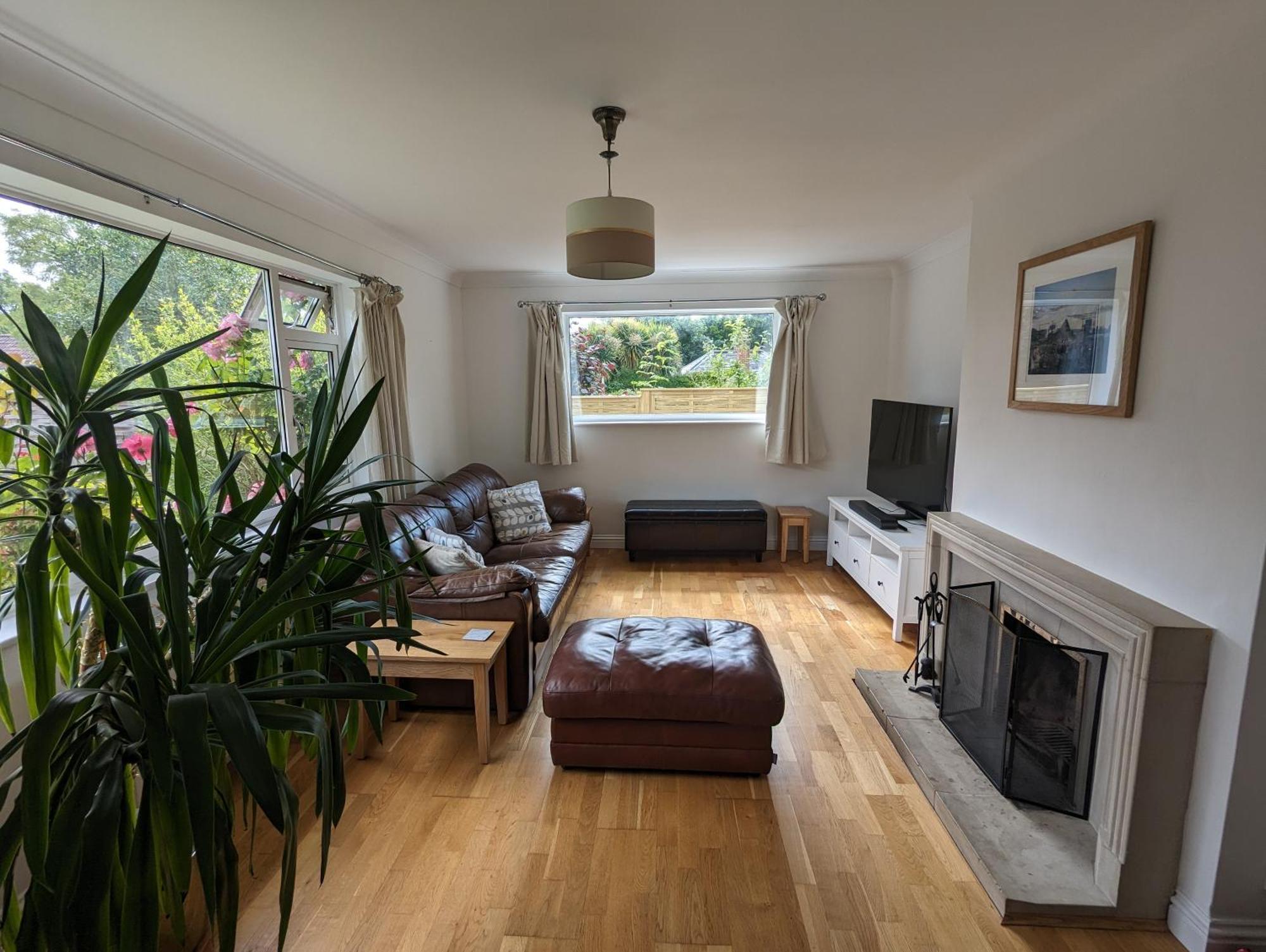 Peaceful Glastonbury Bungalow - Ideally Located 외부 사진