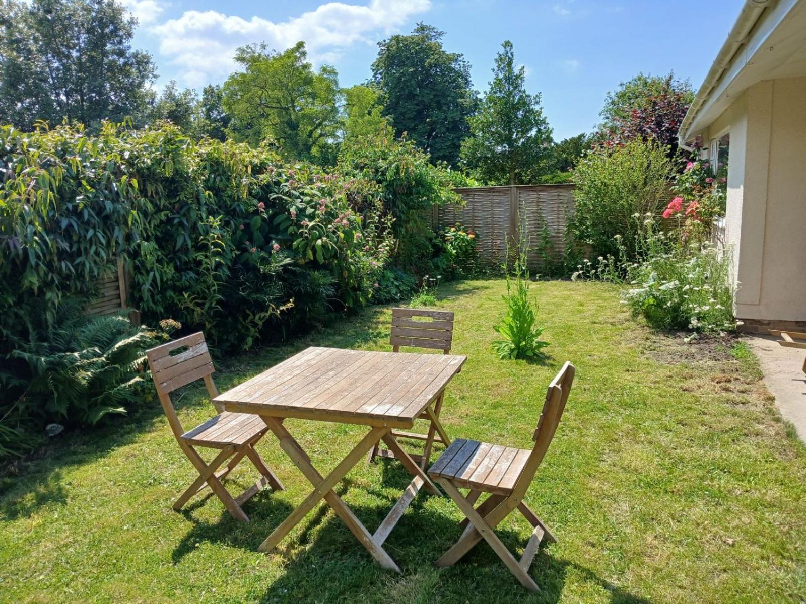 Peaceful Glastonbury Bungalow - Ideally Located 외부 사진