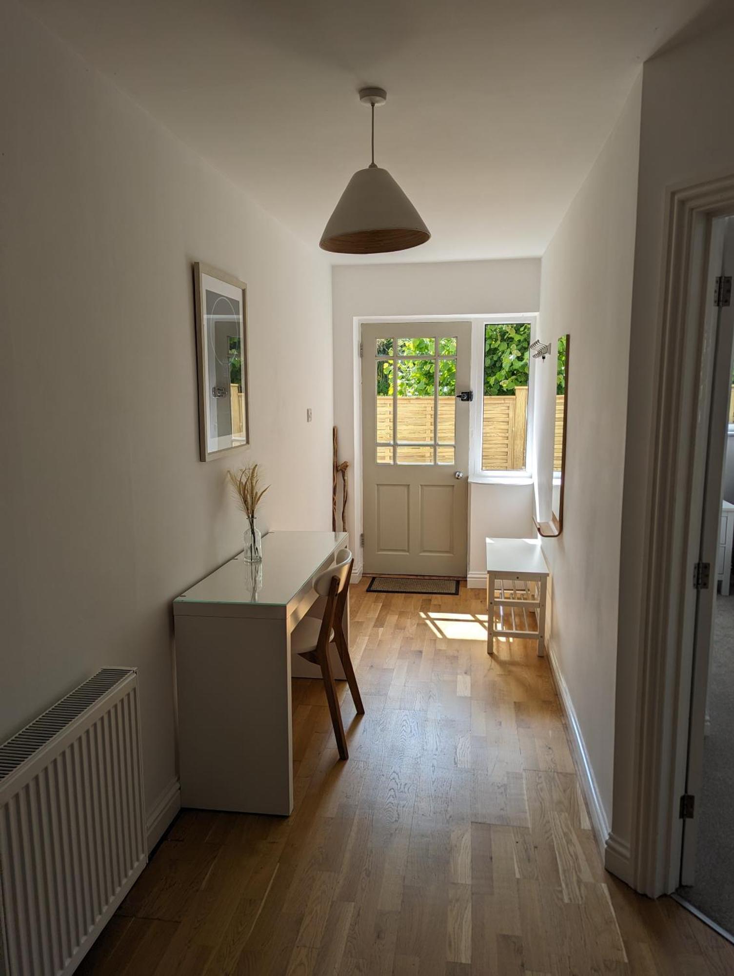 Peaceful Glastonbury Bungalow - Ideally Located 외부 사진