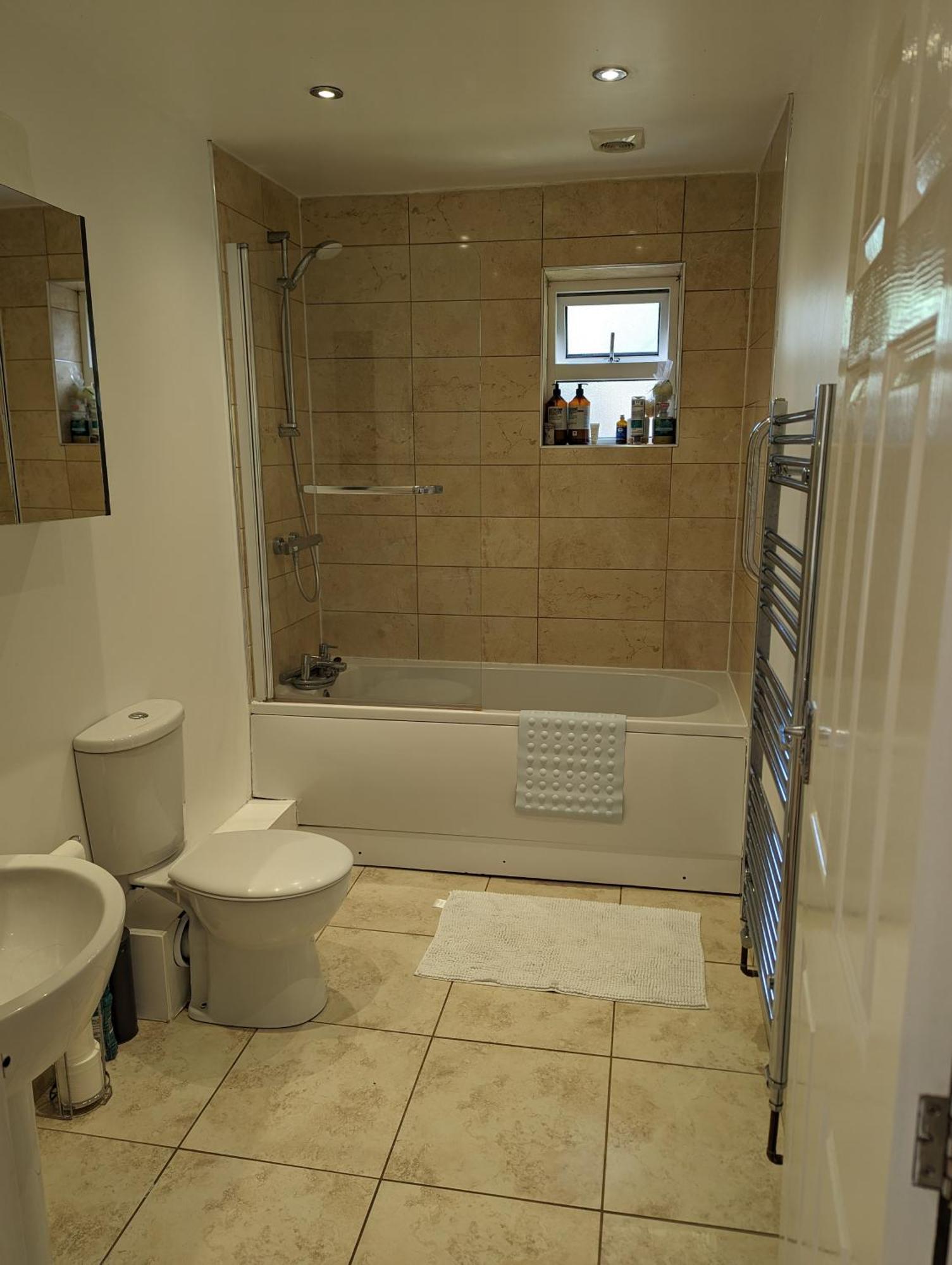 Peaceful Glastonbury Bungalow - Ideally Located 외부 사진